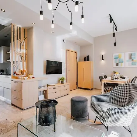 House 8 - In The Heart Of Venetian Town W. Parking Apartment *